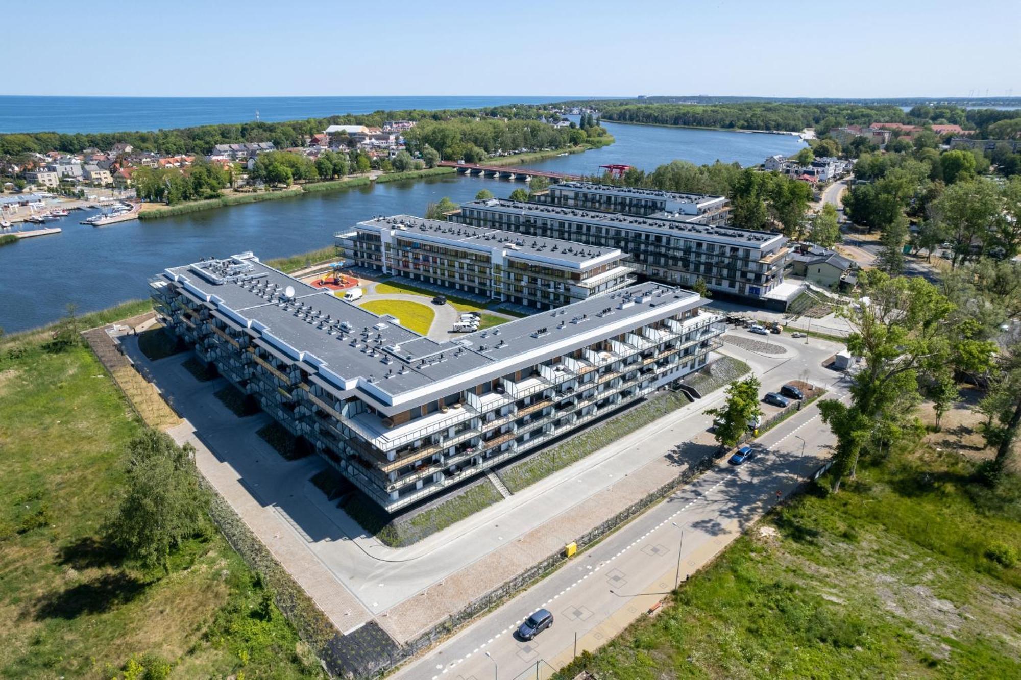 Dziwnow Luxurious Apartment No1 By The River By Renters Prestige Bagian luar foto