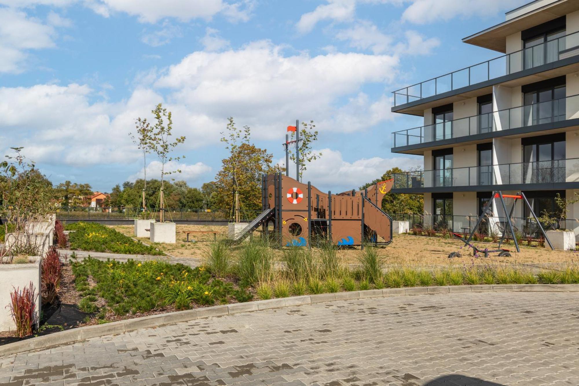 Dziwnow Luxurious Apartment No1 By The River By Renters Prestige Bagian luar foto