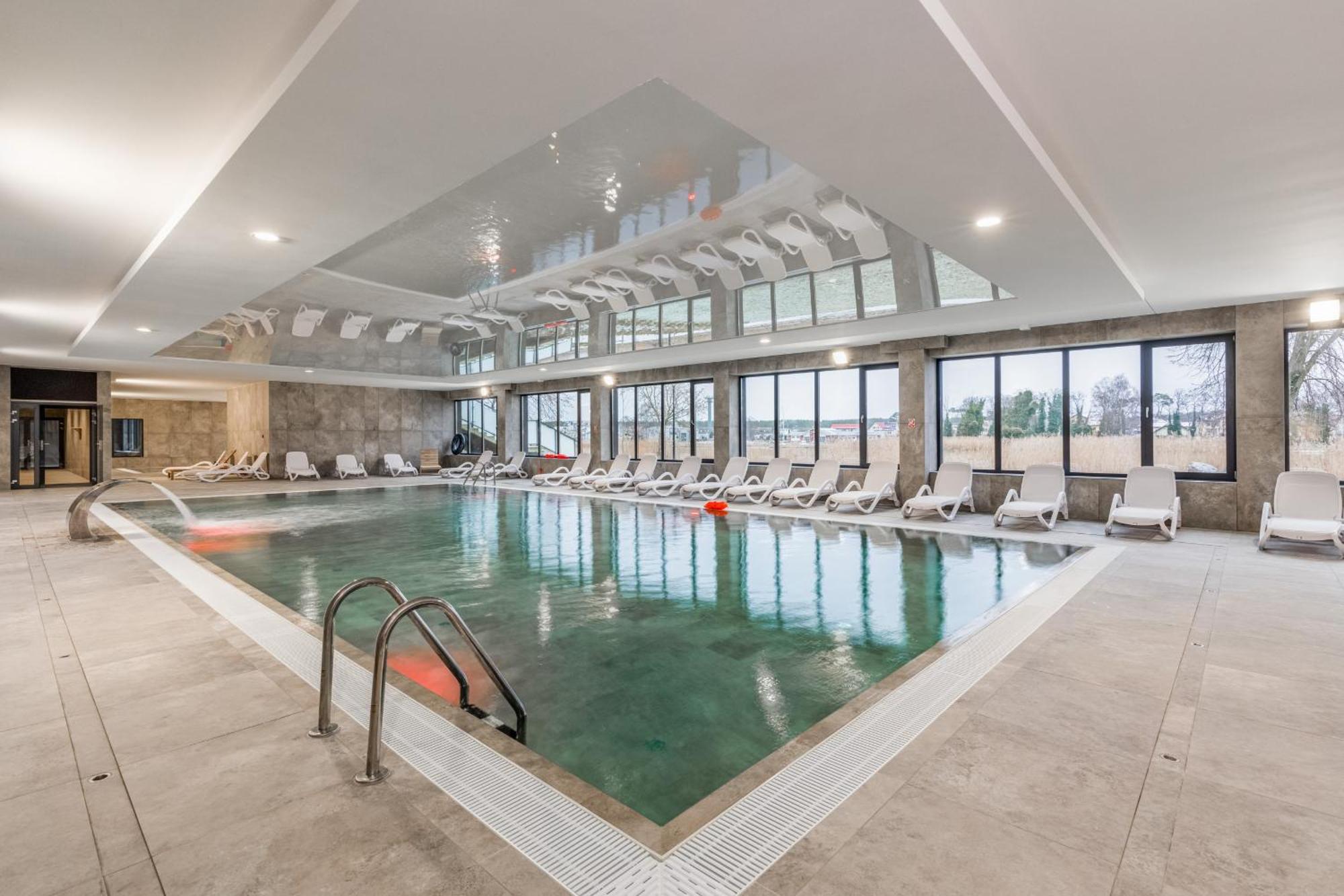 Dziwnow Luxurious Apartment No1 By The River By Renters Prestige Bagian luar foto